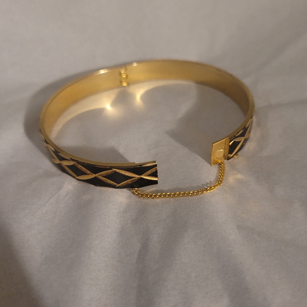 Gold Black Diamond Color Bracelet - Picture 7 of 9